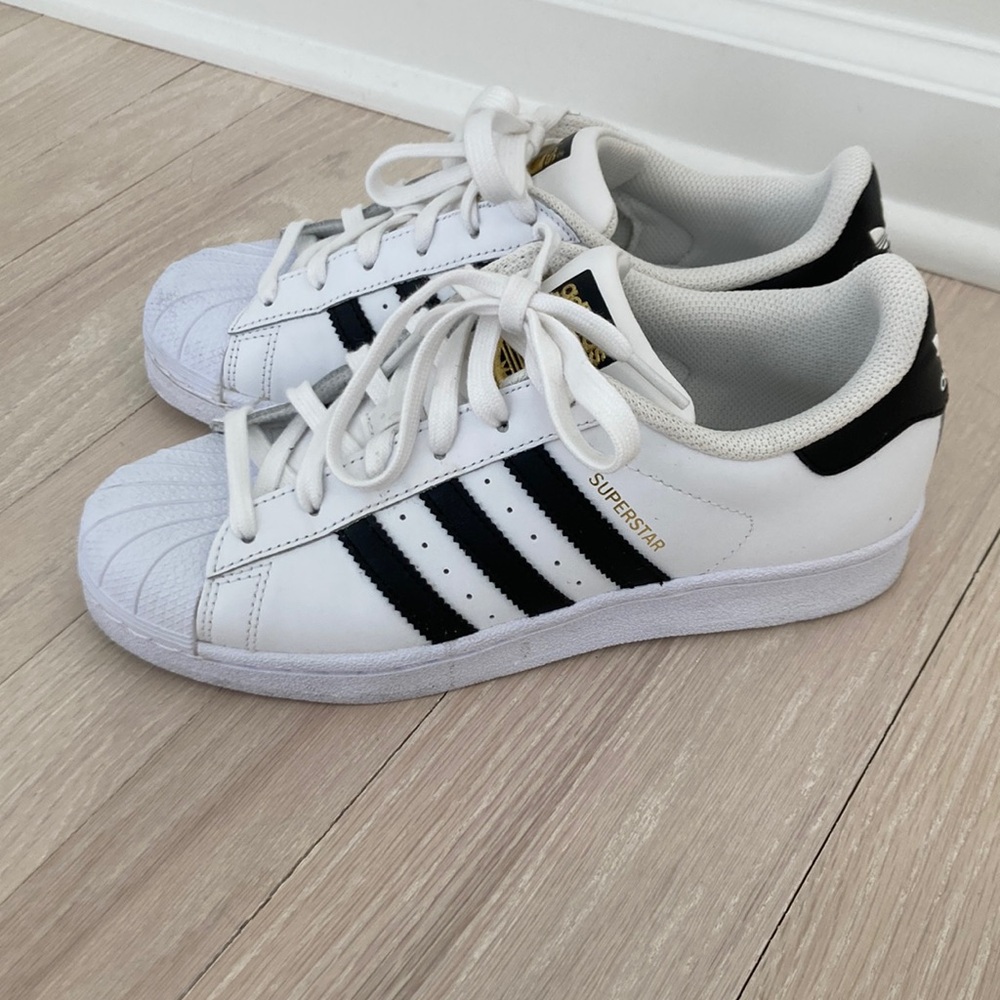 Adidas Superstars EUC